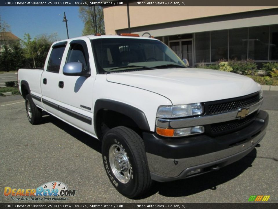 Front 3/4 View of 2002 Chevrolet Silverado 2500 LS Crew Cab 4x4 Photo #12