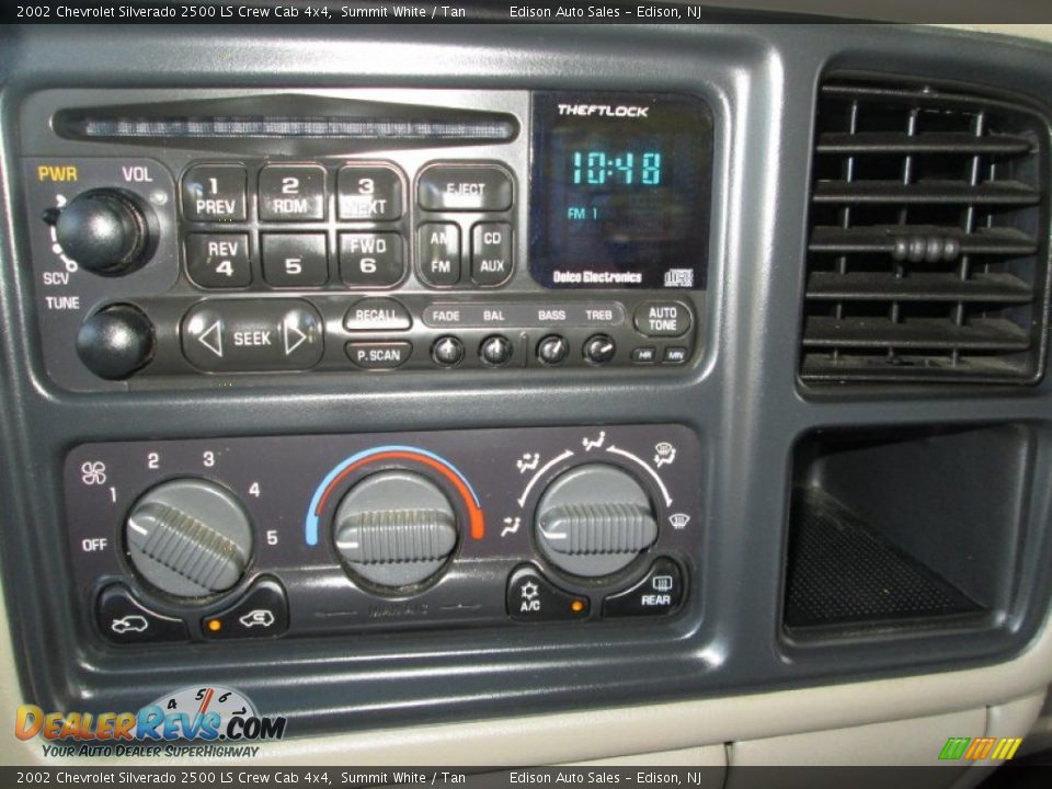 Controls of 2002 Chevrolet Silverado 2500 LS Crew Cab 4x4 Photo #20