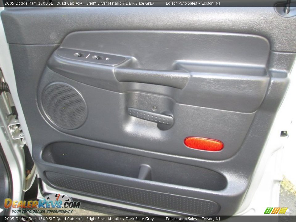 2005 Dodge Ram 1500 SLT Quad Cab 4x4 Bright Silver Metallic / Dark Slate Gray Photo #27