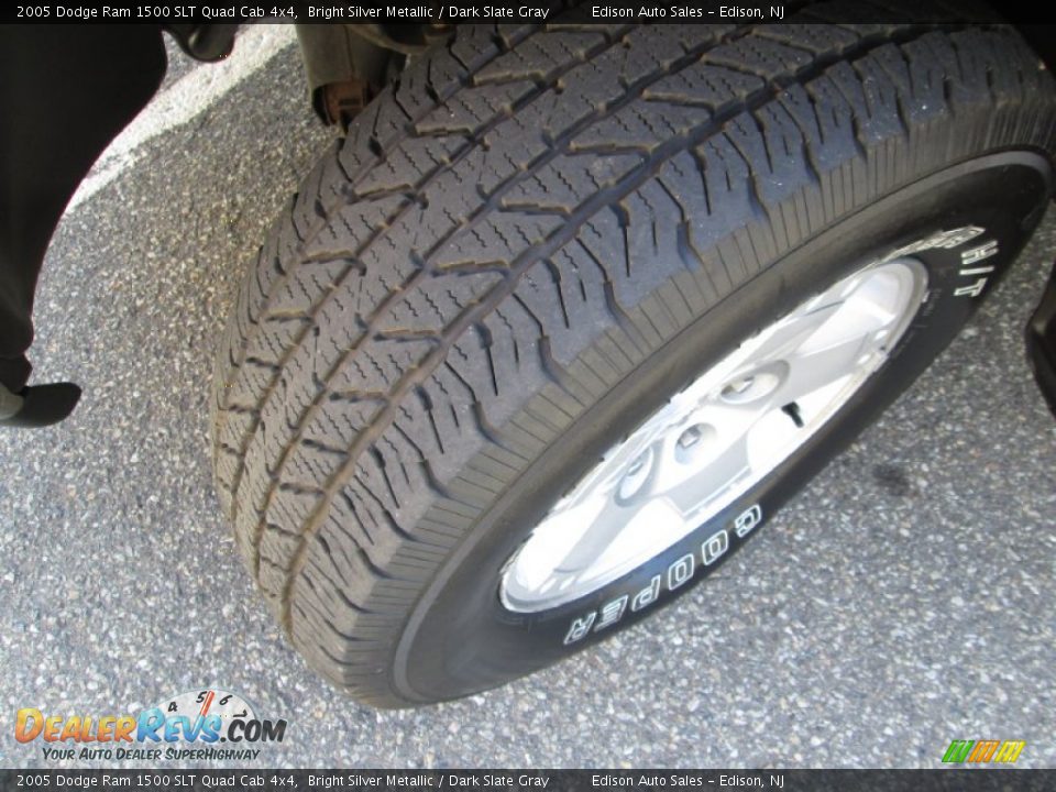 2005 Dodge Ram 1500 SLT Quad Cab 4x4 Bright Silver Metallic / Dark Slate Gray Photo #29