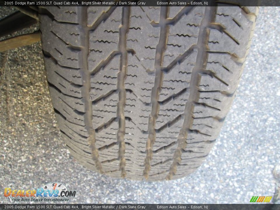 2005 Dodge Ram 1500 SLT Quad Cab 4x4 Bright Silver Metallic / Dark Slate Gray Photo #30