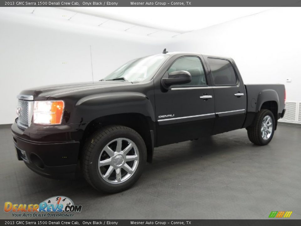 Front 3/4 View of 2013 GMC Sierra 1500 Denali Crew Cab Photo #1