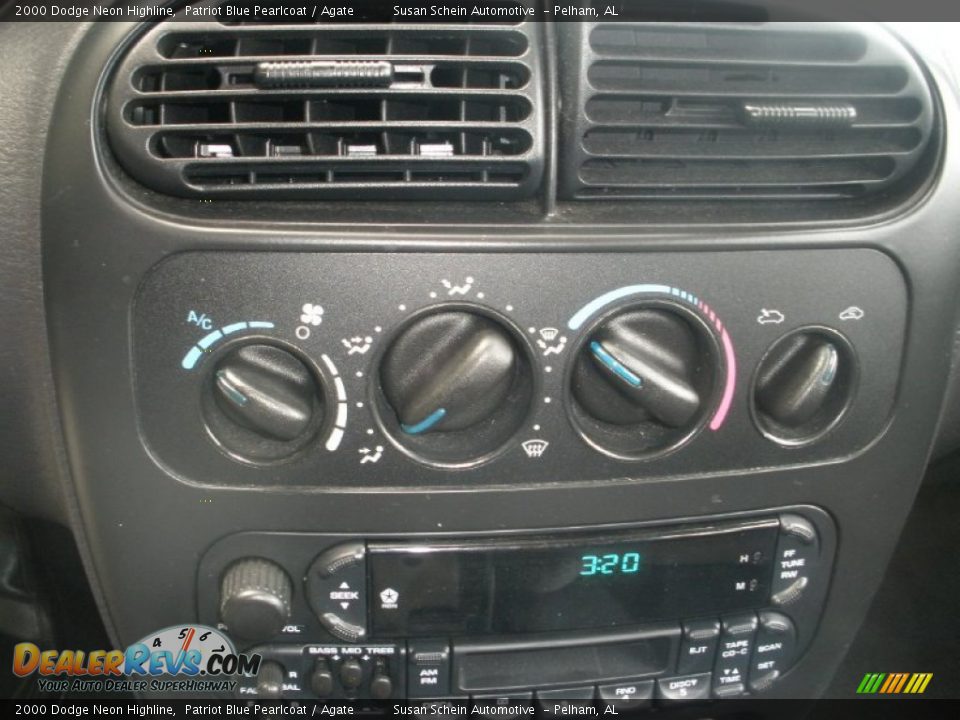 Controls of 2000 Dodge Neon Highline Photo #23
