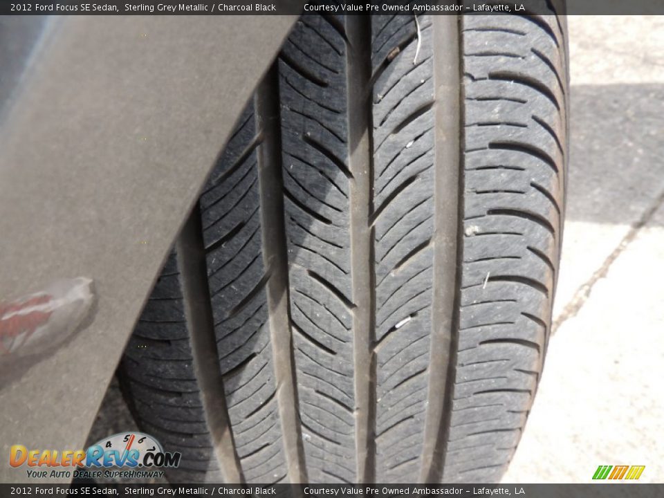 2012 Ford Focus SE Sedan Sterling Grey Metallic / Charcoal Black Photo #25