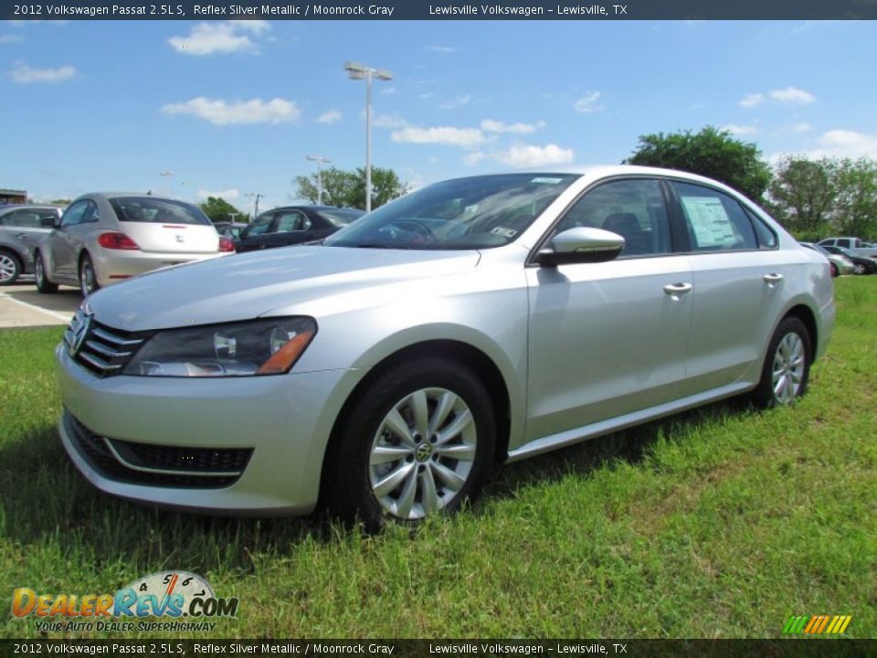2012 Volkswagen Passat 2.5L S Reflex Silver Metallic / Moonrock Gray Photo #1