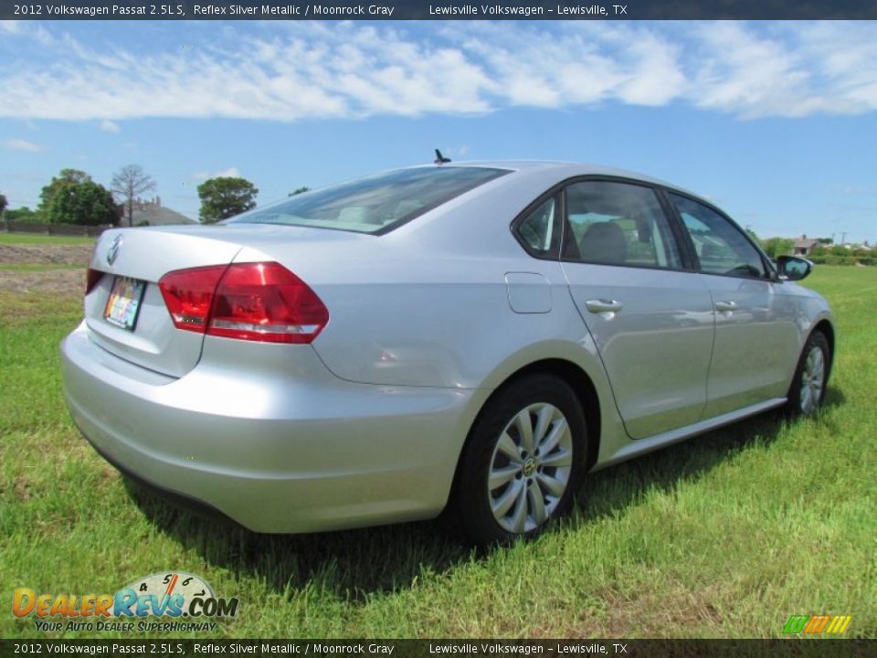 2012 Volkswagen Passat 2.5L S Reflex Silver Metallic / Moonrock Gray Photo #2