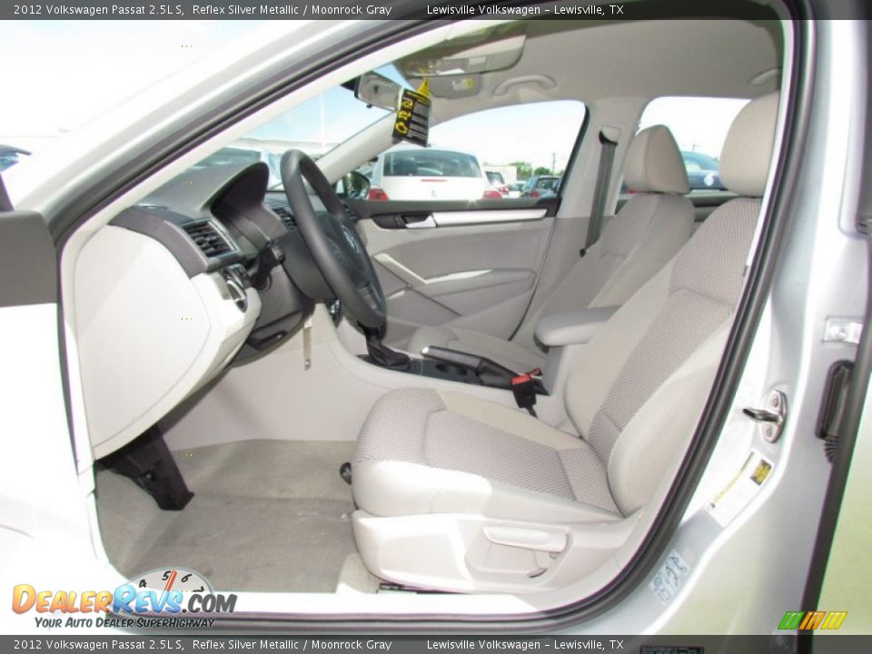 2012 Volkswagen Passat 2.5L S Reflex Silver Metallic / Moonrock Gray Photo #3
