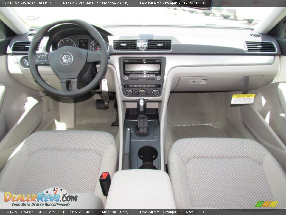 2012 Volkswagen Passat 2.5L S Reflex Silver Metallic / Moonrock Gray Photo #5