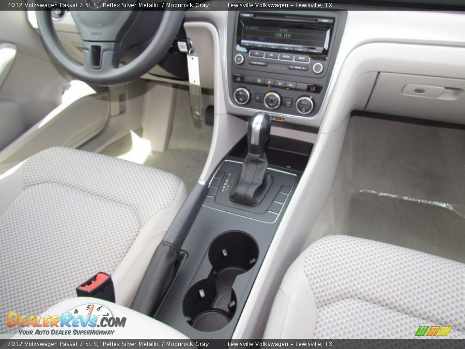 2012 Volkswagen Passat 2.5L S Reflex Silver Metallic / Moonrock Gray Photo #6