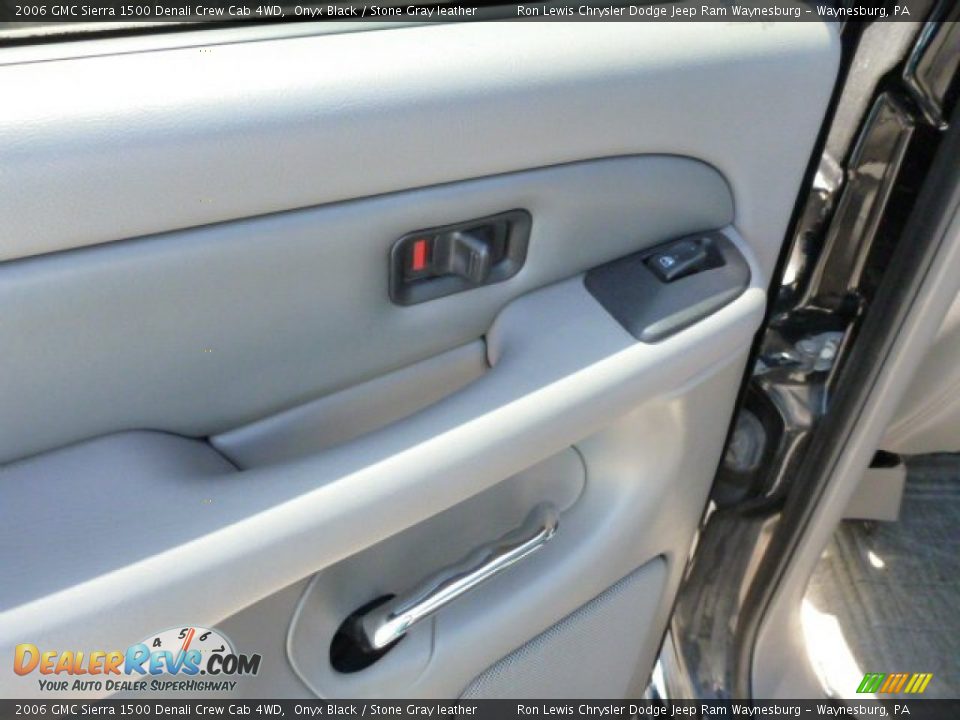 2006 GMC Sierra 1500 Denali Crew Cab 4WD Onyx Black / Stone Gray leather Photo #12