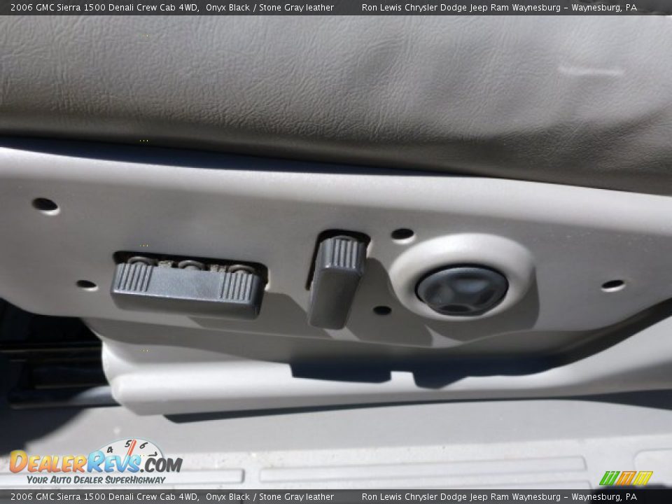 2006 GMC Sierra 1500 Denali Crew Cab 4WD Onyx Black / Stone Gray leather Photo #14