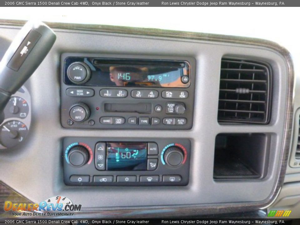 2006 GMC Sierra 1500 Denali Crew Cab 4WD Onyx Black / Stone Gray leather Photo #18