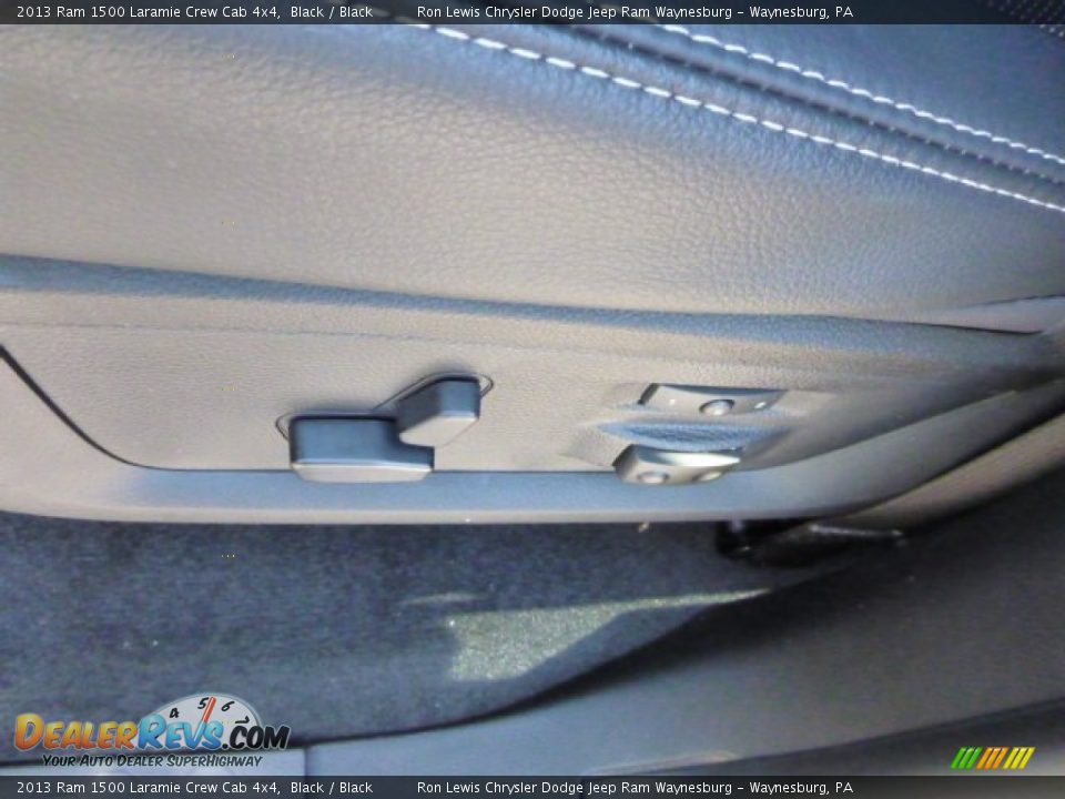 2013 Ram 1500 Laramie Crew Cab 4x4 Black / Black Photo #15