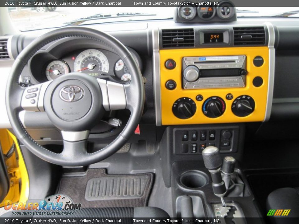 Dashboard of 2010 Toyota FJ Cruiser 4WD Photo #9