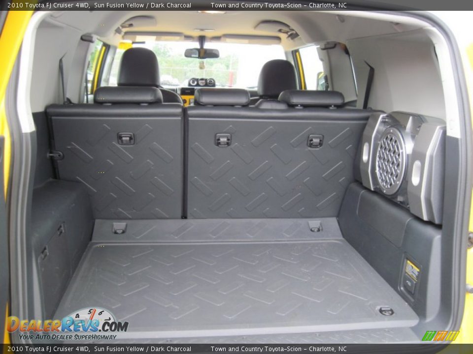 2010 Toyota FJ Cruiser 4WD Trunk Photo #14