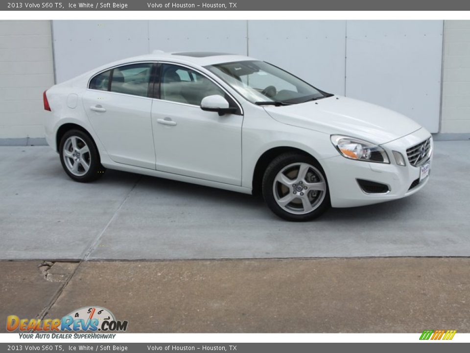 Front 3/4 View of 2013 Volvo S60 T5 Photo #1