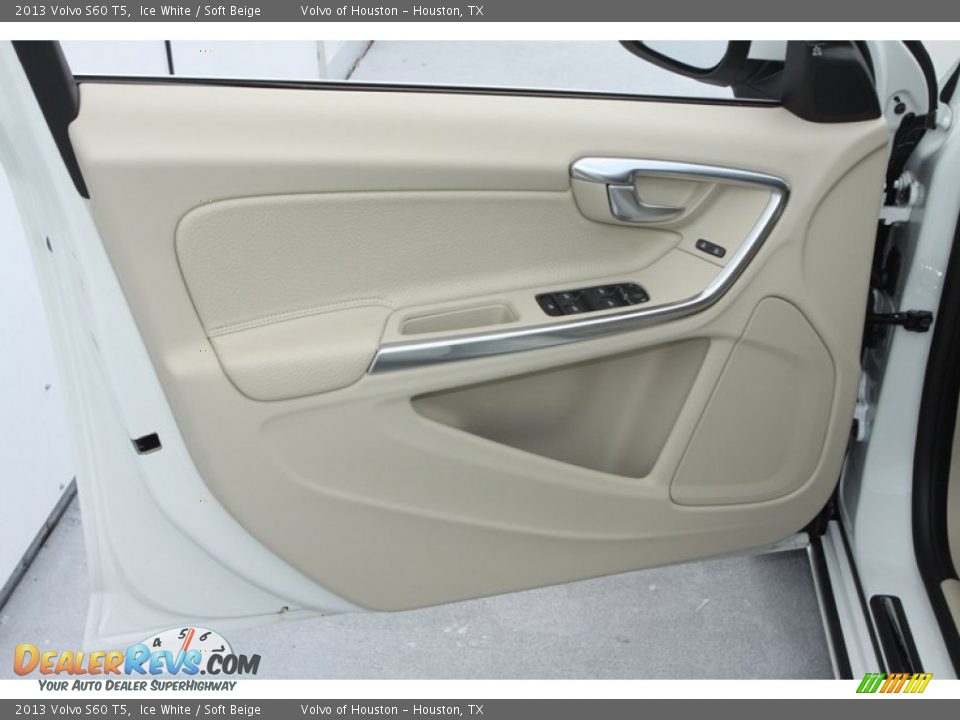 Door Panel of 2013 Volvo S60 T5 Photo #11