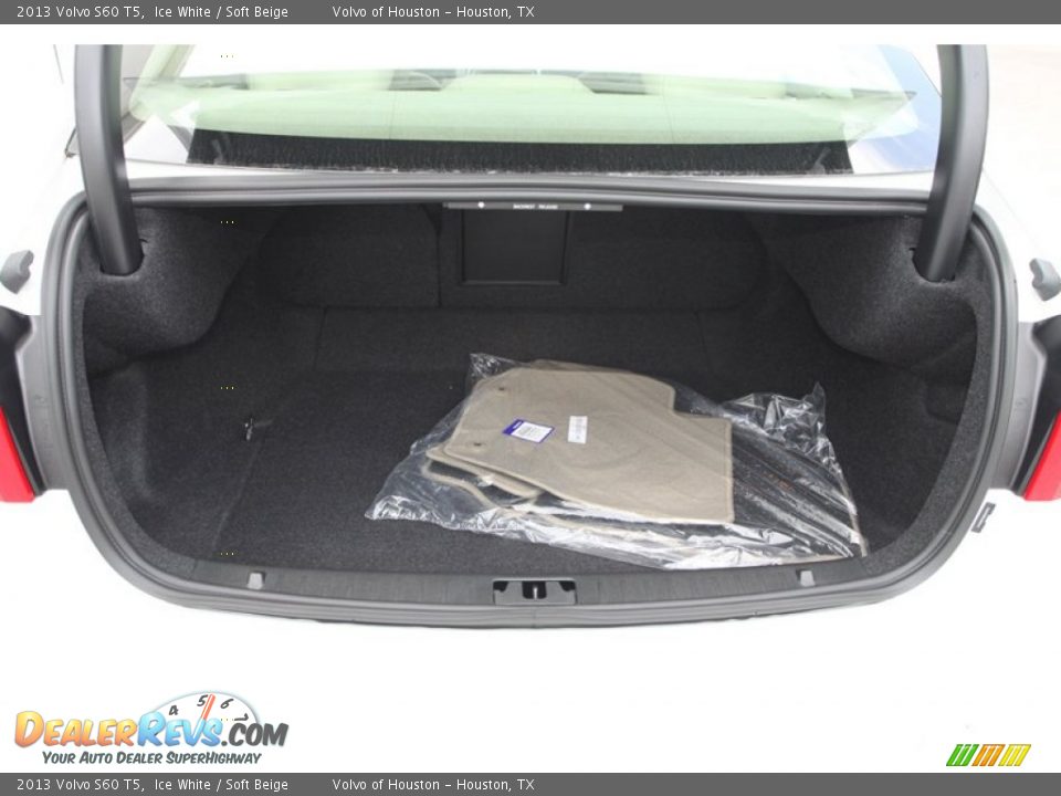 2013 Volvo S60 T5 Trunk Photo #18