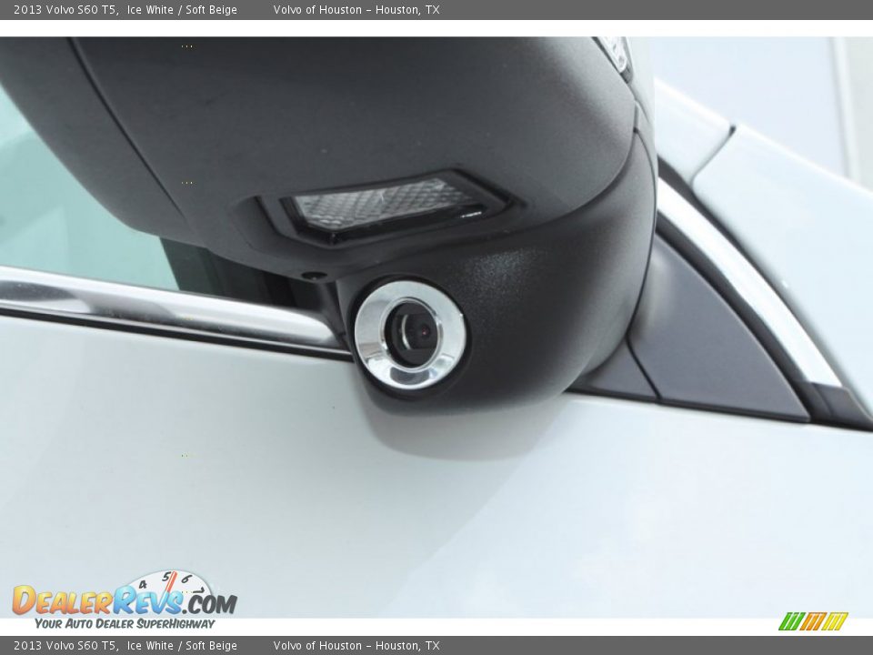 2013 Volvo S60 T5 Ice White / Soft Beige Photo #24