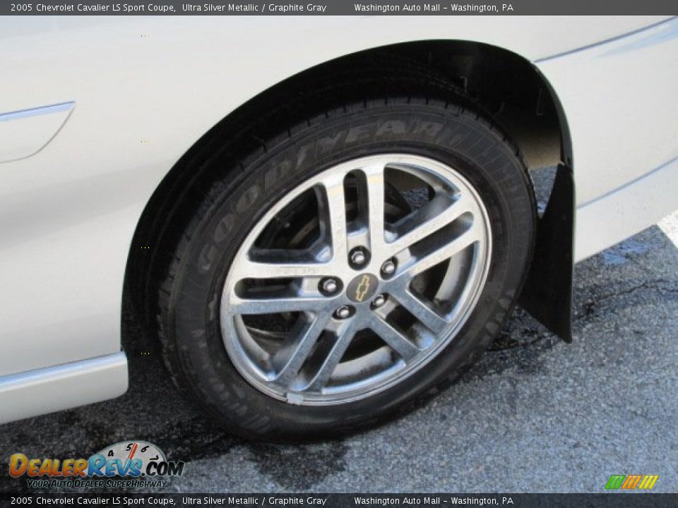 2005 Chevrolet Cavalier LS Sport Coupe Ultra Silver Metallic / Graphite Gray Photo #6