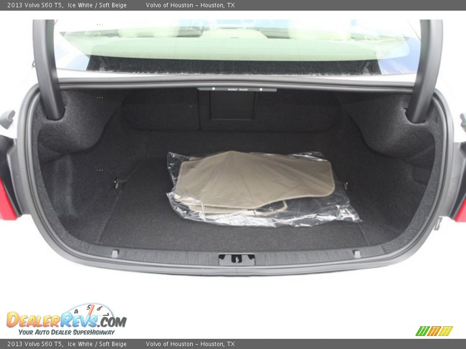 2013 Volvo S60 T5 Ice White / Soft Beige Photo #19