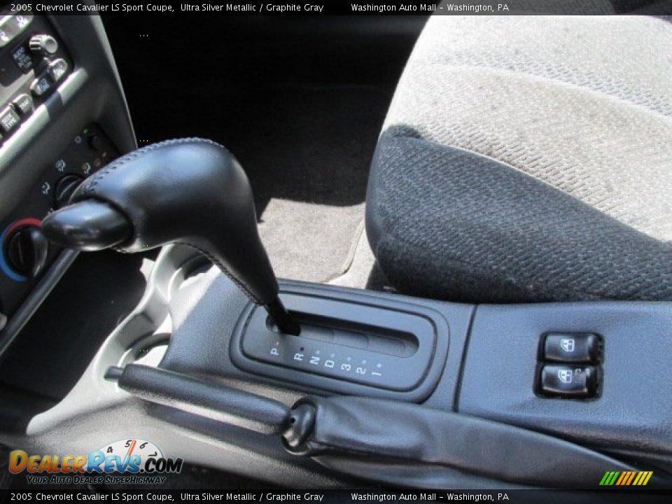 2005 Chevrolet Cavalier LS Sport Coupe Ultra Silver Metallic / Graphite Gray Photo #17