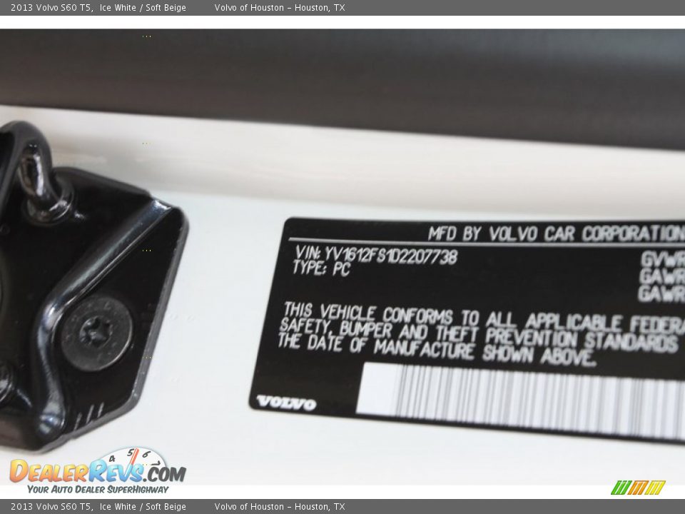 2013 Volvo S60 T5 Ice White / Soft Beige Photo #26