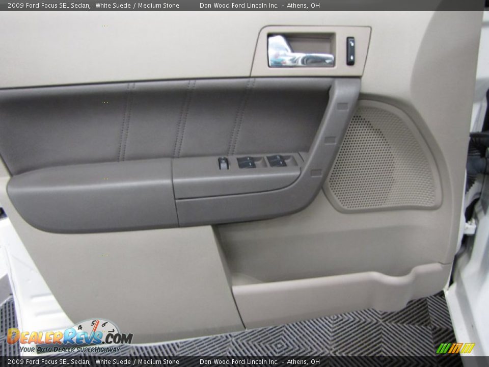 2009 Ford Focus SEL Sedan White Suede / Medium Stone Photo #10