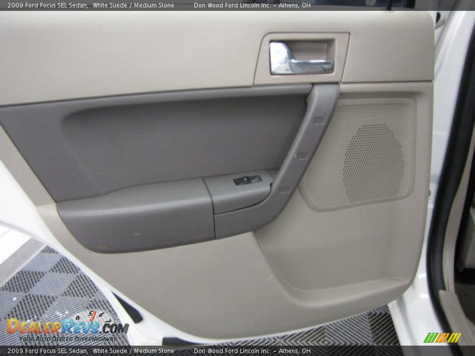 2009 Ford Focus SEL Sedan White Suede / Medium Stone Photo #12