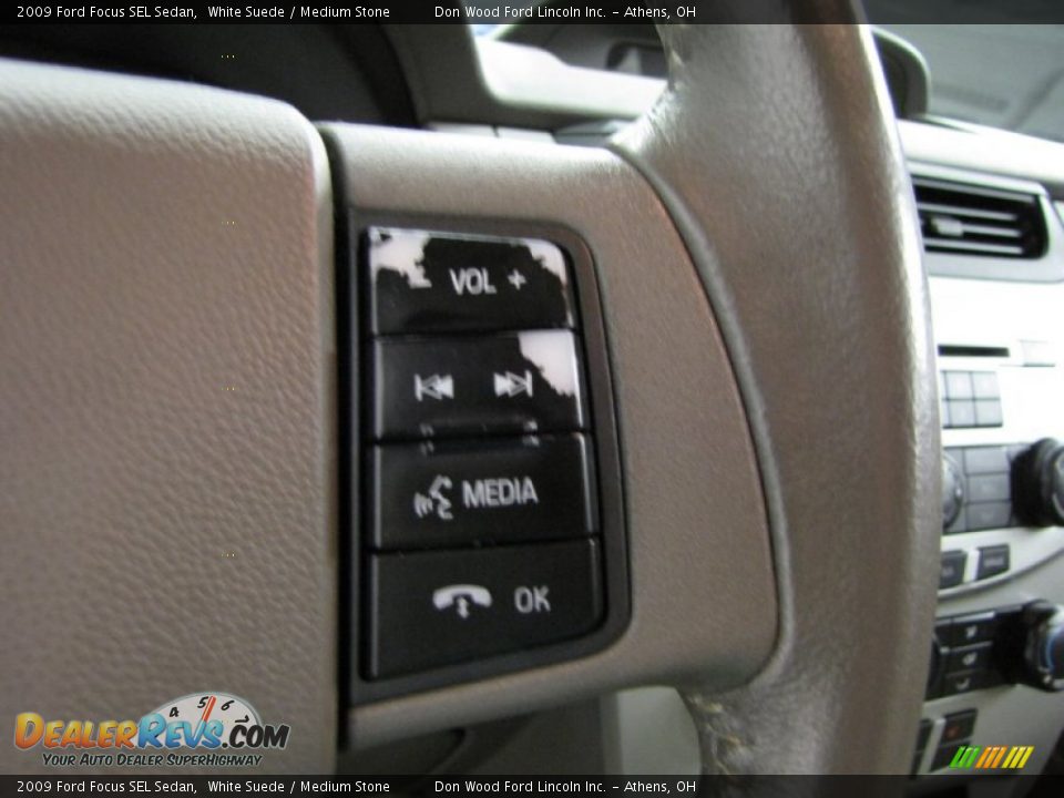 2009 Ford Focus SEL Sedan White Suede / Medium Stone Photo #17