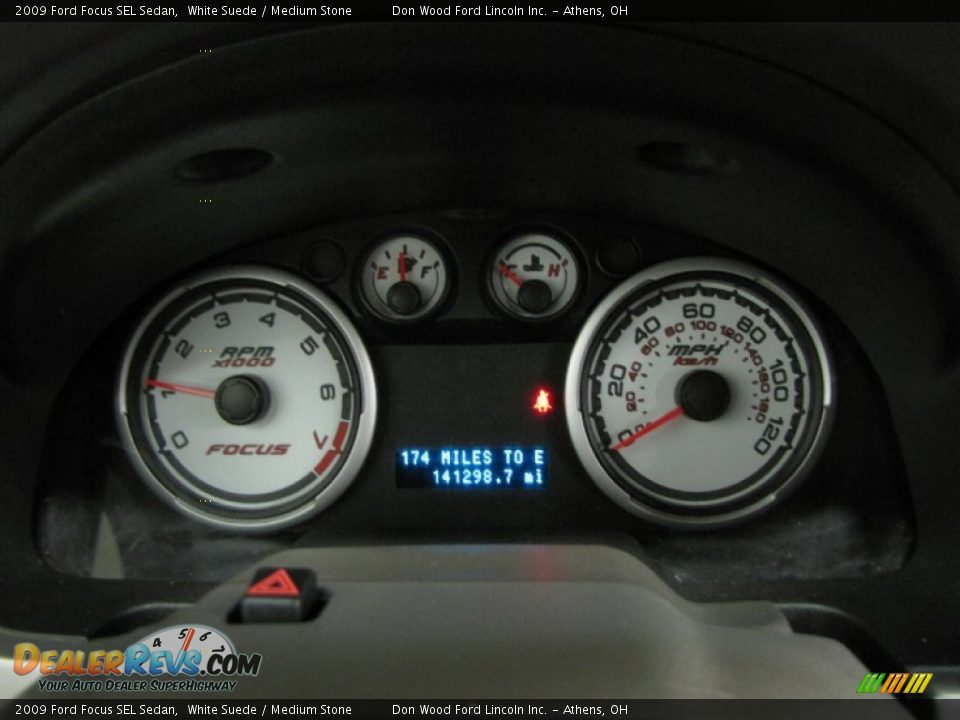 2009 Ford Focus SEL Sedan White Suede / Medium Stone Photo #19