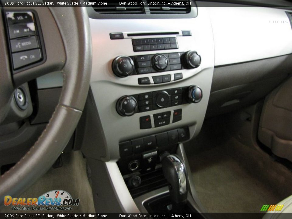 2009 Ford Focus SEL Sedan White Suede / Medium Stone Photo #22