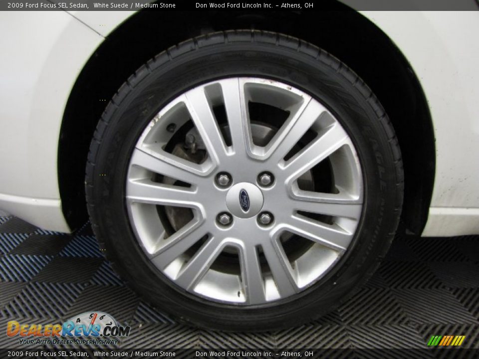 2009 Ford Focus SEL Sedan White Suede / Medium Stone Photo #23