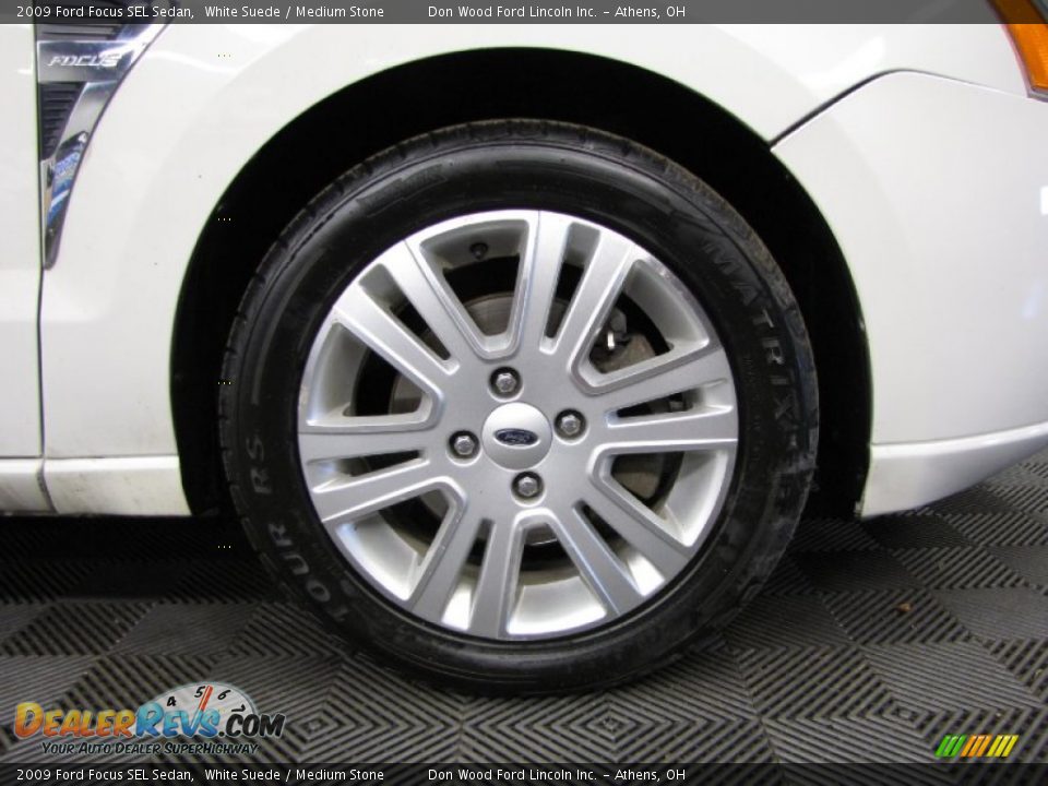 2009 Ford Focus SEL Sedan White Suede / Medium Stone Photo #24