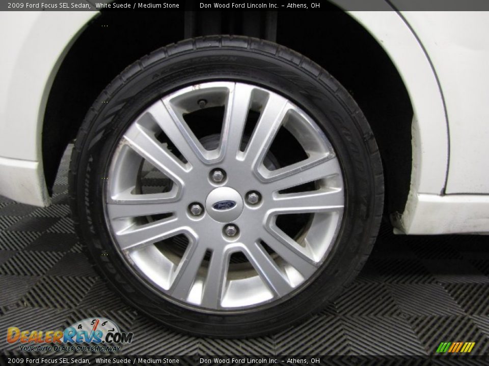 2009 Ford Focus SEL Sedan White Suede / Medium Stone Photo #25