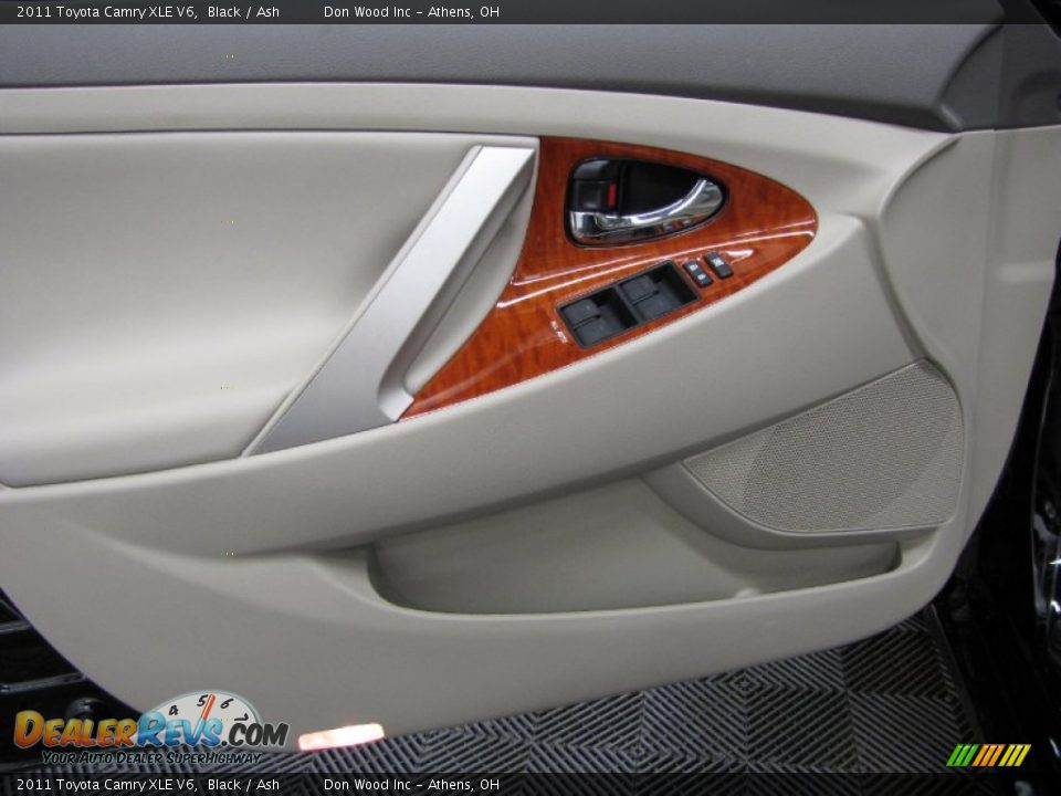 2011 Toyota Camry XLE V6 Black / Ash Photo #10