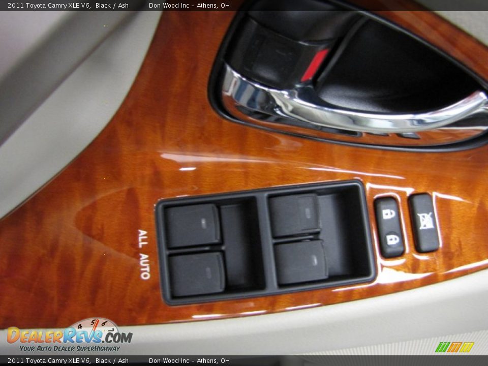 2011 Toyota Camry XLE V6 Black / Ash Photo #11