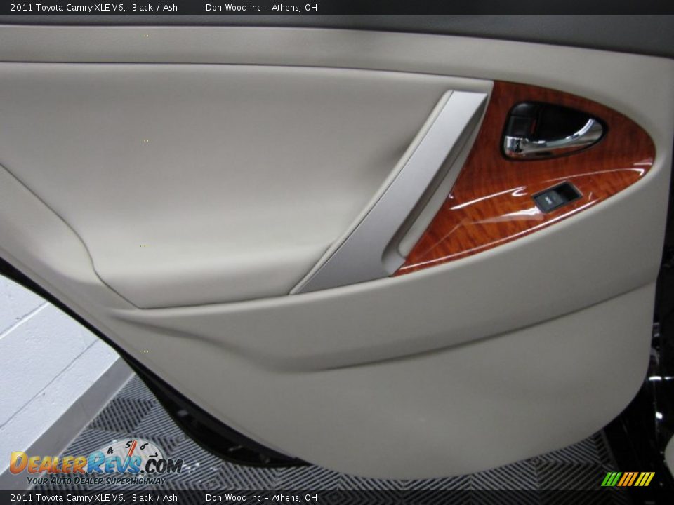 2011 Toyota Camry XLE V6 Black / Ash Photo #12