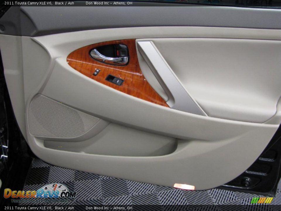2011 Toyota Camry XLE V6 Black / Ash Photo #13