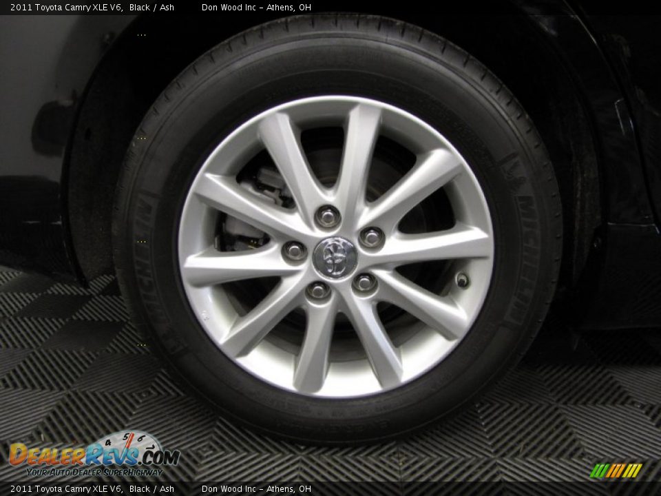 2011 Toyota Camry XLE V6 Black / Ash Photo #24