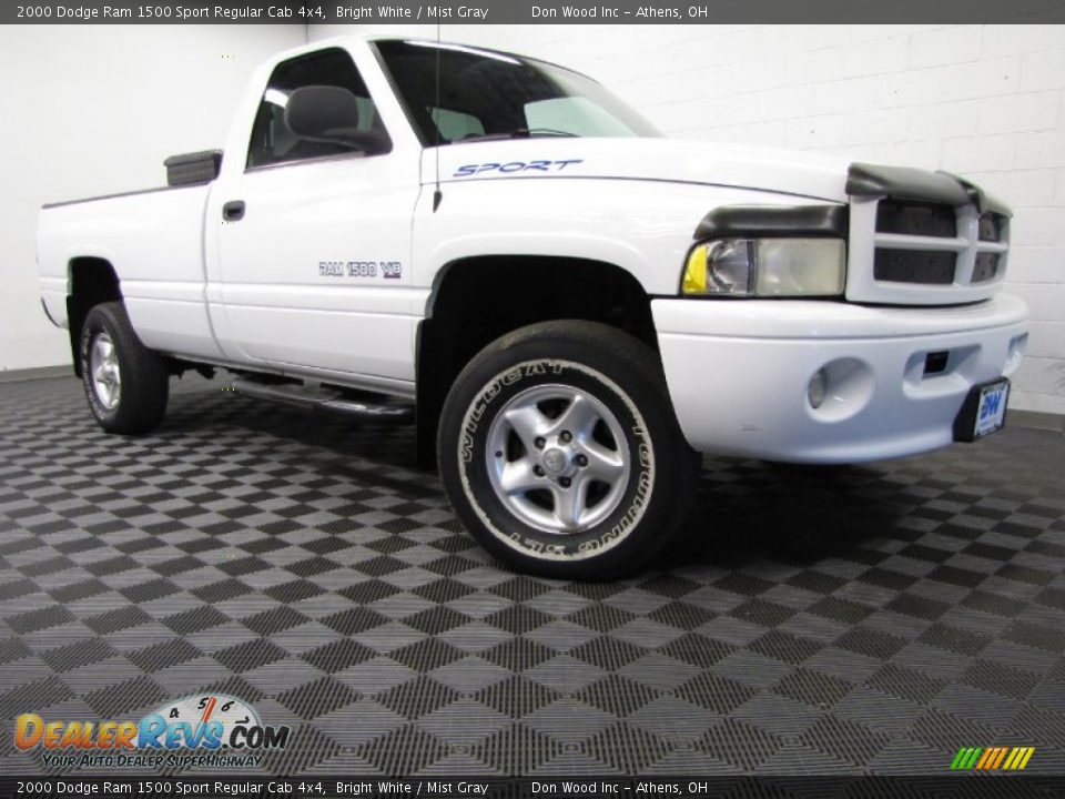 2000 Dodge Ram 1500 Sport Regular Cab 4x4 Bright White / Mist Gray Photo #1
