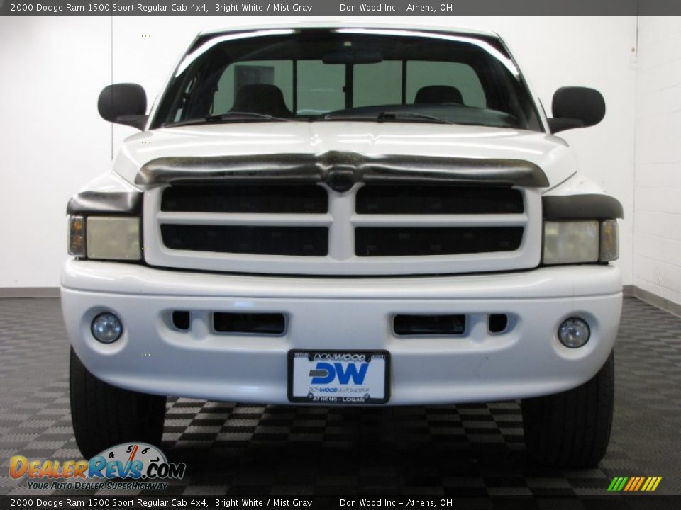 2000 Dodge Ram 1500 Sport Regular Cab 4x4 Bright White / Mist Gray Photo #2