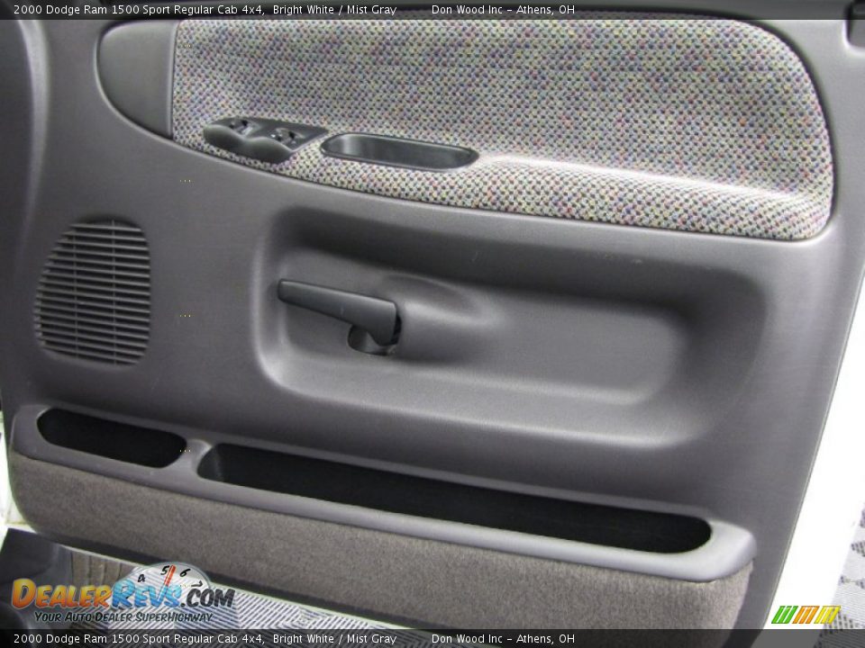 2000 Dodge Ram 1500 Sport Regular Cab 4x4 Bright White / Mist Gray Photo #11
