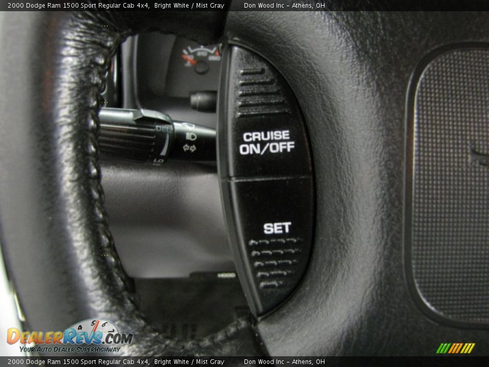 Controls of 2000 Dodge Ram 1500 Sport Regular Cab 4x4 Photo #13