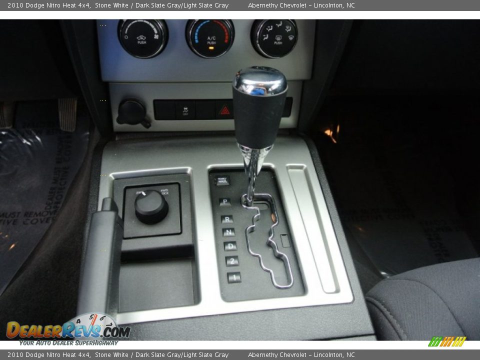 2010 Dodge Nitro Heat 4x4 Shifter Photo #9