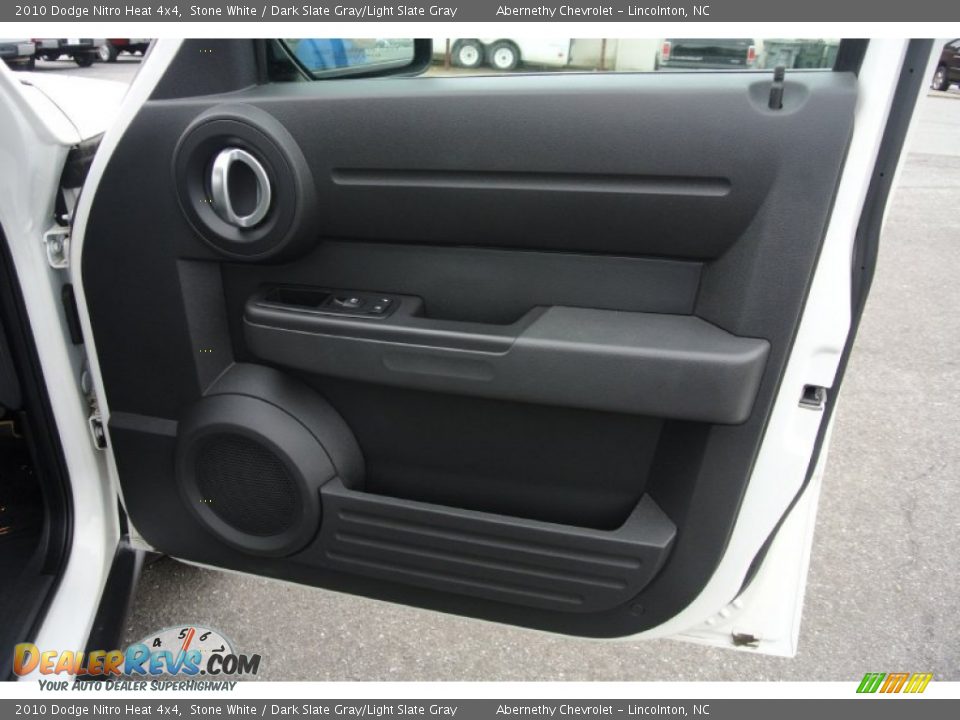 2010 Dodge Nitro Heat 4x4 Stone White / Dark Slate Gray/Light Slate Gray Photo #19