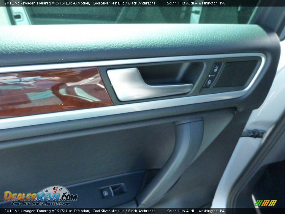 2011 Volkswagen Touareg VR6 FSI Lux 4XMotion Cool Silver Metallic / Black Anthracite Photo #13