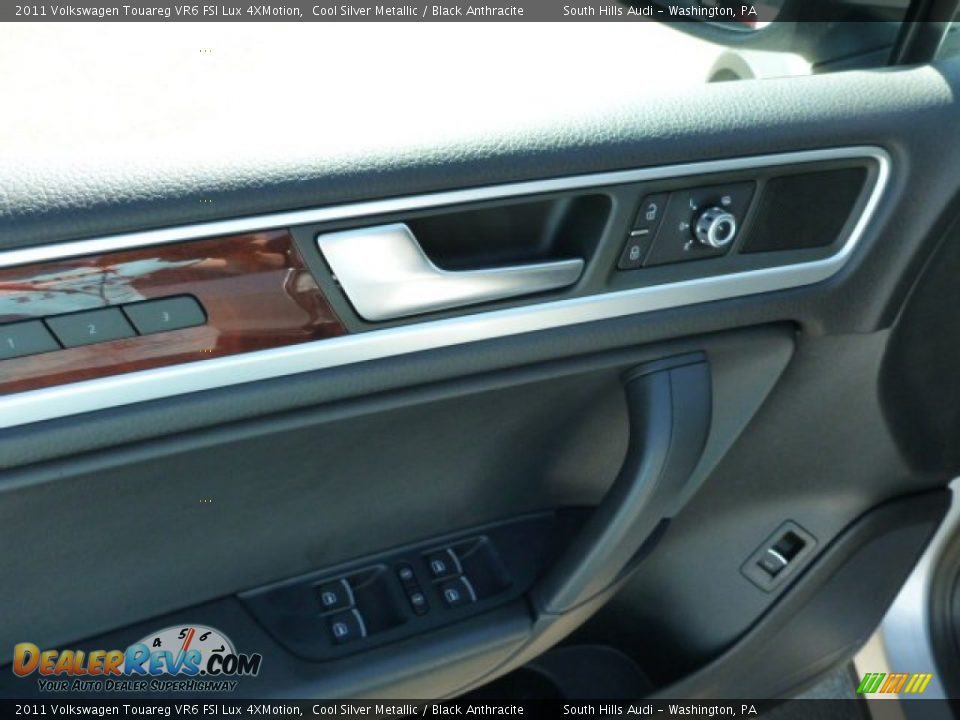 2011 Volkswagen Touareg VR6 FSI Lux 4XMotion Cool Silver Metallic / Black Anthracite Photo #14