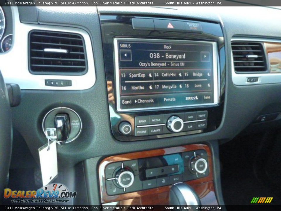 2011 Volkswagen Touareg VR6 FSI Lux 4XMotion Cool Silver Metallic / Black Anthracite Photo #18