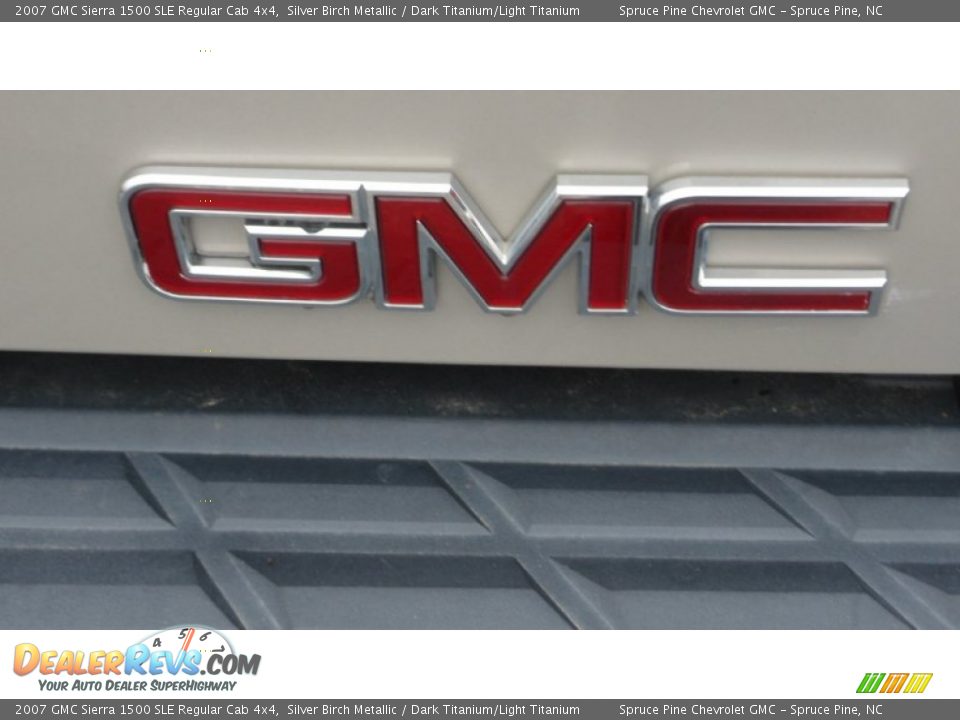 2007 GMC Sierra 1500 SLE Regular Cab 4x4 Silver Birch Metallic / Dark Titanium/Light Titanium Photo #8